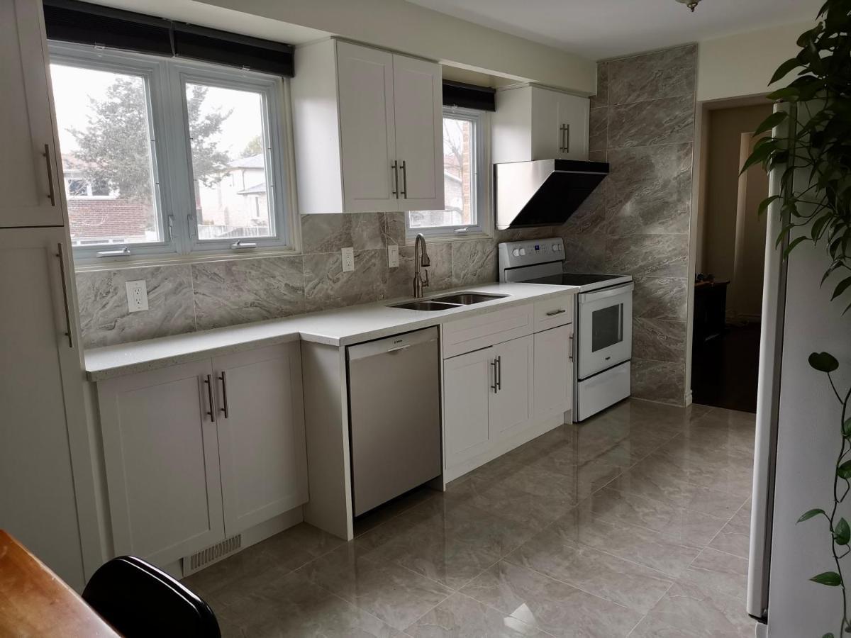 Private Rooms In House In North York Shared Kitchen Toronto Exterior photo